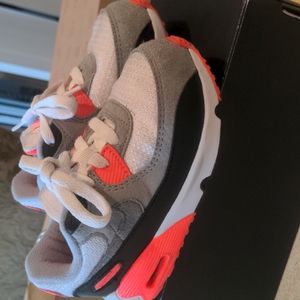 NIKE airmax 90 infared gently used size 8c